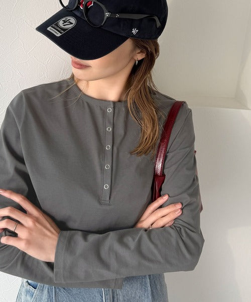 シンプルだからこそ、こだわりたい。シルケット加工ドット釦ヘンリーTシャツ（長袖） ce1020314