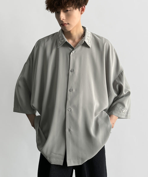 「雰囲気アガる。」衿刺繍ドレープドルマンシャツ／Embroidered Collar Draped Dolman Shirt co1010004