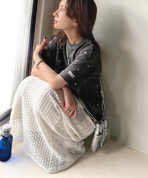 《JaVaジャバコラボ》春夏のカジュアルに、大人の“可愛い”をプラス。ミニハート刺繍Tシャツ（半袖） jv1010470