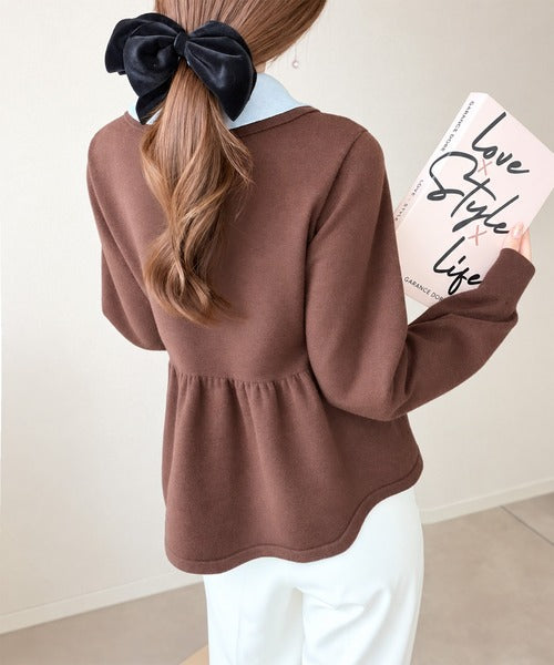 【mily bilet】衿でときめき、裾で華やぐ。パール調ボタン配色ダブルカラーペプラムニット（長袖） mi1359072