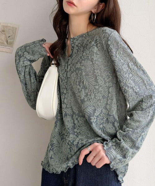 コーデに花を咲かせる♪花柄シアージャガードヘンリーネックフリル使いトップス（長袖） ce1010687