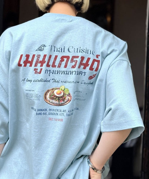 《JaVaジャバコラボ》お洒落見え確定。綿100％タイ料理メニュー風プリントルーズフィットTシャツ(オーバーサイズ) jv1029127
