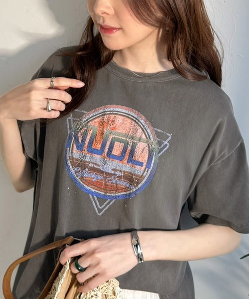 《JaVaジャバコラボ》遊びと余裕をこの1枚で。コットン100％コンパクトグラフィックロゴTEE（半袖） jv1050367