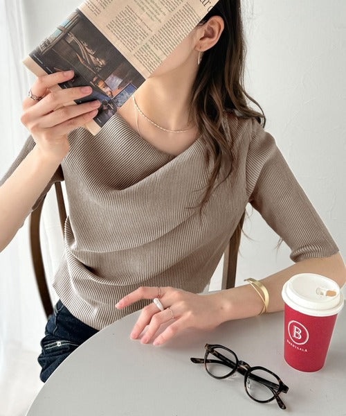1枚で雰囲気美人。暑い日も、やっぱり上品でいたい。5分袖ドレープニット（半袖） ce1260474