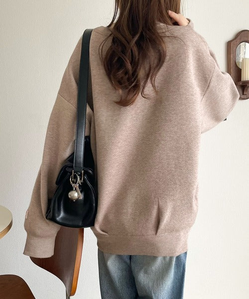 《JaVaジャバコラボ》後ろタックで作る旬シルエット♪サガラ刺繍風ロゴコクーンニット jv1050313
