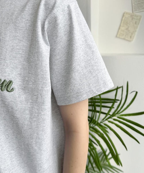 《JaVaジャバコラボ》刺繍とプリントが織りなす唯一無二のデザイン。綿100％おさかな刺繍Tシャツ jv1050359