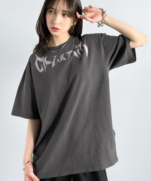 「1着でキマる。」ピグメント加工マットグラフィック柄Tシャツ / Pigment-Washed Matte Graphic T-Shirt co1150028