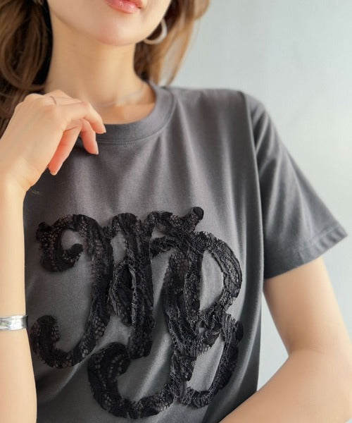 【mily bilet】1枚でサマになる。レースの透け感と光沢が魅力のレースワッペンTシャツ（半袖） mi1029185
