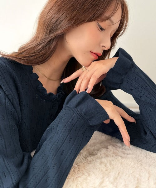甘すぎないのがちょうどいい、大人のためのフリルニット。アイレット柄フリルニット (長袖) ce1020404
