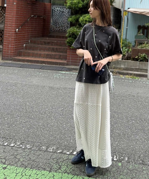 《JaVaジャバコラボ》春夏のカジュアルに、大人の“可愛い”をプラス。ミニハート刺繍Tシャツ（半袖） jv1010470
