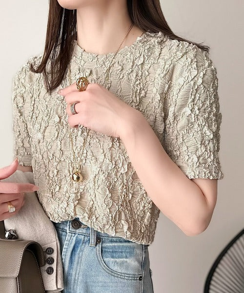 華やかな高級感を演出する。カットジャガード短丈Tシャツ（半袖） ce1050273