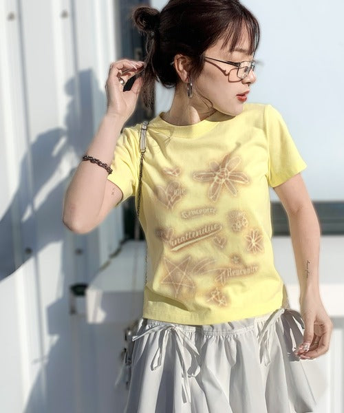 【mily bilet】大人可愛い最旬プリント柄。スプレーライクプリントコンパクトTシャツ（半袖） mi1329024