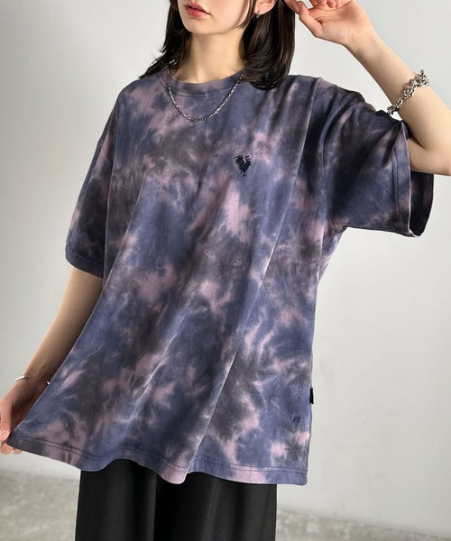 「視線を独り占め。」タイダイ染め刺繍入りオーバーサイズTシャツ／Tie-Dye Embroidered Oversize T-Shirt co1150031