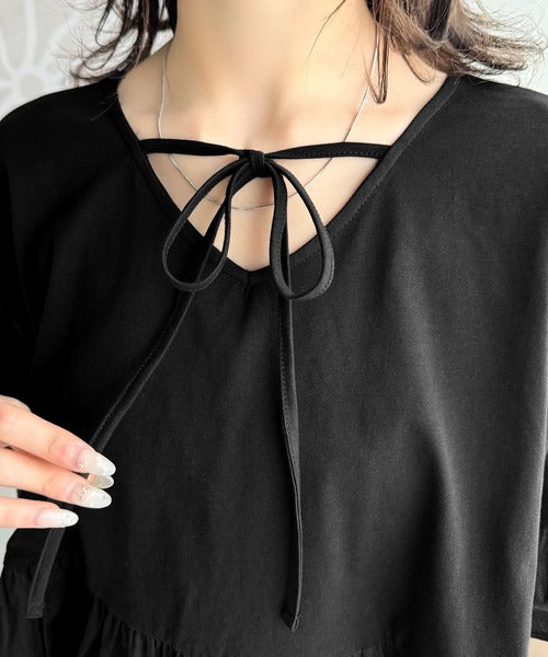 Tシャツより上品に、ブラウスより気軽に。綿100％前後2WAYシルケット加工布帛コンビリボンペプラムトップス(半袖) ce1260383
