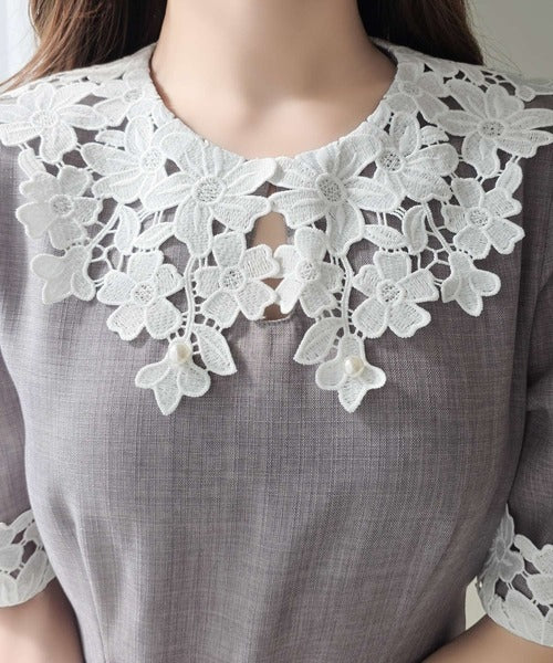 【mily bilet】贅沢な花柄レースが導く、大人の気品。襟配色レースリネンライクワンピース mi1139117