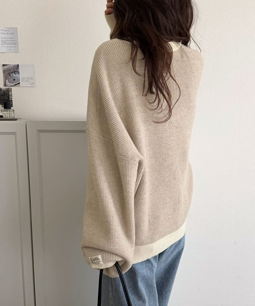 《JaVaジャバコラボ》ふっくら、袖たっぽり。ワッフル編みヘンリーネックオーバーサイズ配色ニット jv1350022