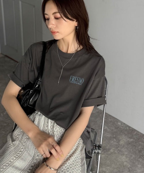纏うだけで、洒落感アップデート◎綿100％ニュースペーパーロゴプリントオーバーサイズTシャツ ce1330046