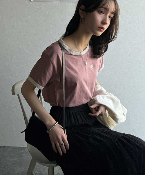 【sustaina+】デイリースタイルをアップデート。オーガニックコットン混 綿100％胸刺繍リンガーTシャツ ce1260400