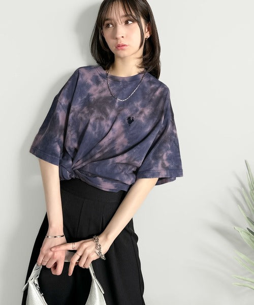 「視線を独り占め。」タイダイ染め刺繍入りオーバーサイズTシャツ／Tie-Dye Embroidered Oversize T-Shirt co1150031