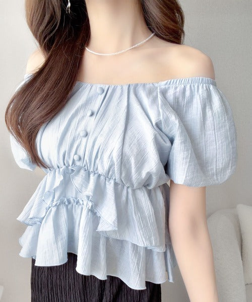 【mily bilet】肩見せで、夏のムードをひとさじ。オフショル２Wayフリルペプラムシアーブラウス（半袖） mi1329079