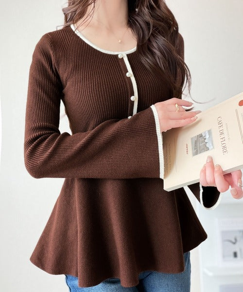 【mily bilet】秋薫る上品シルエット♪フリルで華やぐ主役級トップス。 配色パールボタンリブニットペプラムトップス mi1359031