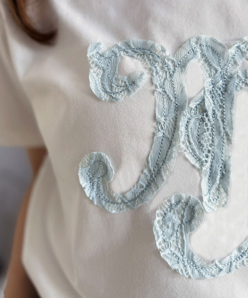 【mily bilet】1枚でサマになる。レースの透け感と光沢が魅力のレースワッペンTシャツ（半袖） mi1029185