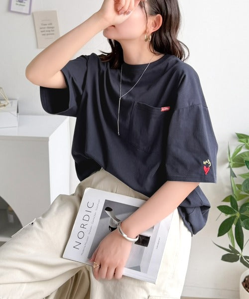 《JaVaジャバコラボ》男女でお揃いできちゃう！バックプリントで差がつく個性派T♪ 裾スピンドル フロッキーバックプリントビッグTシャツ jv1260543
