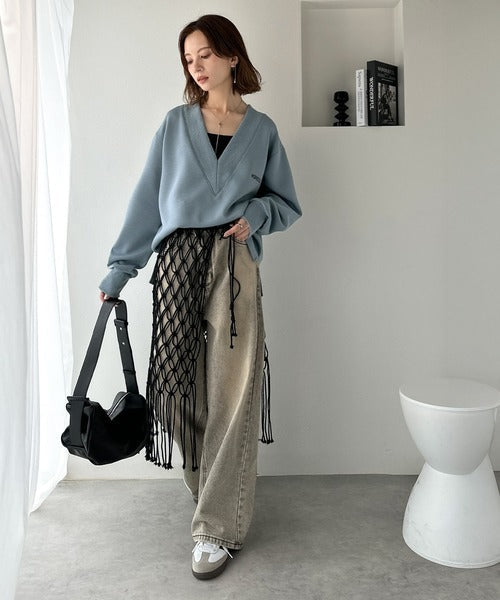 抜け感と上品さを両立。深めのネックで小顔見え♪ 胸刺繍Vネックダンボールニットトップス（長袖） ce1110130