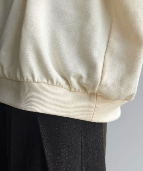 《JaVaジャバコラボ》毎日に、肩の力を抜いた洒落感を。胸刺繍ライトウェイト裏毛ドルマントレーナー jo0780028