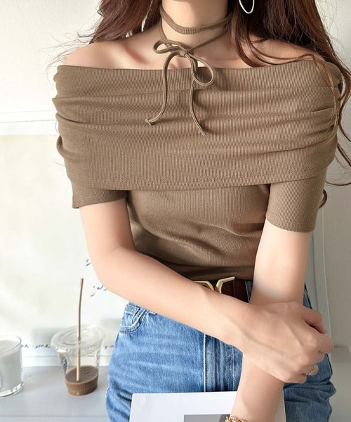 視線を奪う、美デコルテ。華奢見えを叶える、絶妙ドレープが◎ タイ付き五分袖オフショルトップス ce1240086