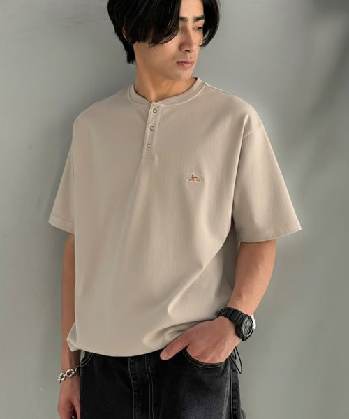 《JaVaジャバコラボ》【接触冷感機能付き】汗ばむ時期も触れた瞬間ひんやり心地よく！ヘビーウェイト素材 裾ドロスト付き リングドット釦 ヘンリーネックTシャツ jo1320006