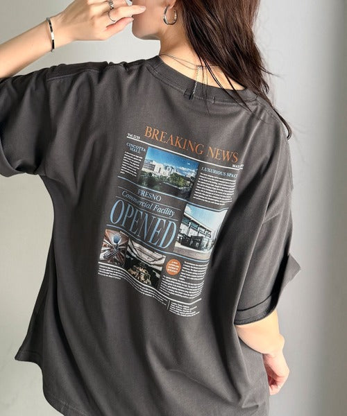 纏うだけで、洒落感アップデート◎綿100％ニュースペーパーロゴプリントオーバーサイズTシャツ ce1330046