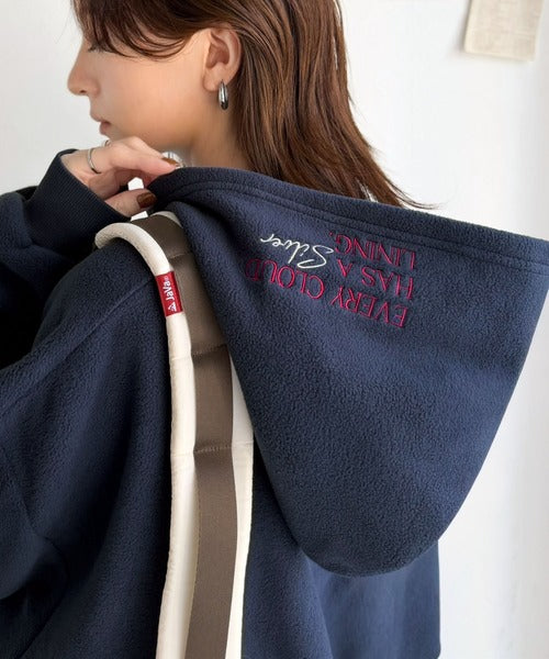 ふわっとあったか、秋冬の“欲しい”をぎゅっと♪刺繍デザインスキッパー衿フリースパーカー ce1020395