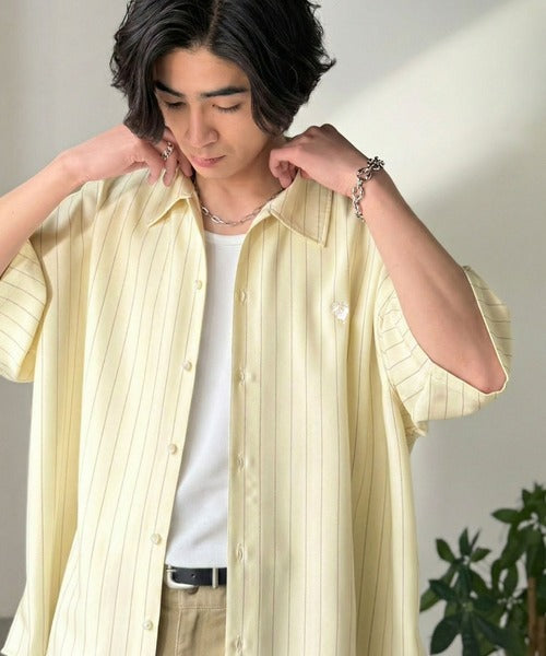 《JaVaジャバコラボ》羽織りとしても重宝する、汎用性の高さが魅力！刺繍入り ヘリンボーン織ストライプ柄 オーバーサイズ半袖シャツ jo1010044