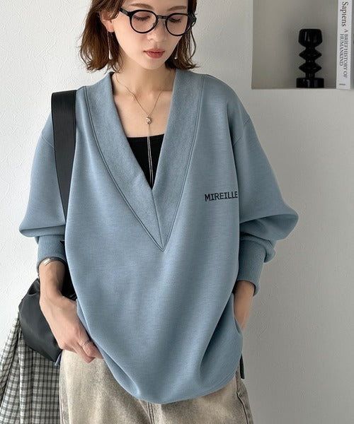 抜け感と上品さを両立。深めのネックで小顔見え♪ 胸刺繍Vネックダンボールニットトップス（長袖） ce1110130