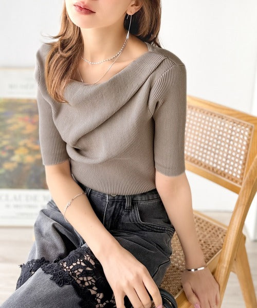 1枚で雰囲気美人。暑い日も、やっぱり上品でいたい。5分袖ドレープニット（半袖） ce1260474