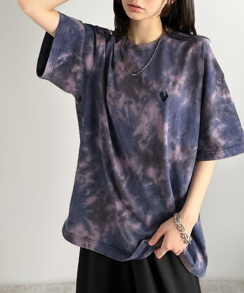 「視線を独り占め。」タイダイ染め刺繍入りオーバーサイズTシャツ／Tie-Dye Embroidered Oversize T-Shirt co1150031