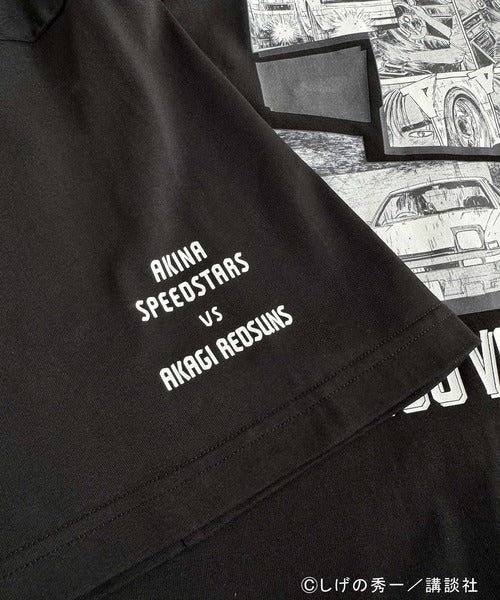 《頭文字D × JaVaコラボ》藤原拓海 vs 高橋兄弟 秋名バトルシーン グラフィック 半袖Tシャツ 【接触冷感・UVカット機能付き素材】 jo1150092