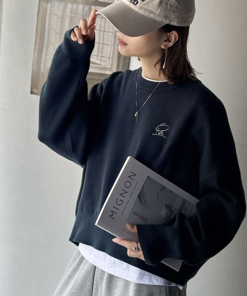 シンプルながらも洗練されたデザインで、こなれ感。胸刺繍スウェット見えコクーンニット（長袖） ce1260463