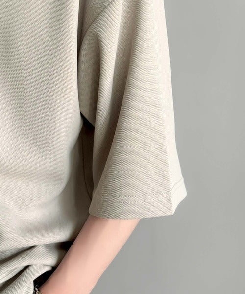 「大人びた遊び心。」刺繍入りハイクオリティダブルフェイス素材バンドカラーポロシャツ／Embroidered High-Quality Double Face Band Collar Polo co1150027