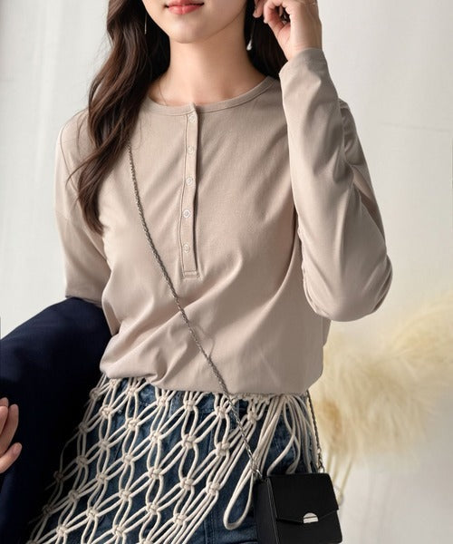 シンプルだからこそ、こだわりたい。シルケット加工ドット釦ヘンリーTシャツ（長袖） ce1020314