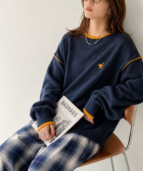 ゆるっと上品、やさしく映える。胸刺繍入り配色クルーネックオーバーサイズニット（長袖） ce1350019