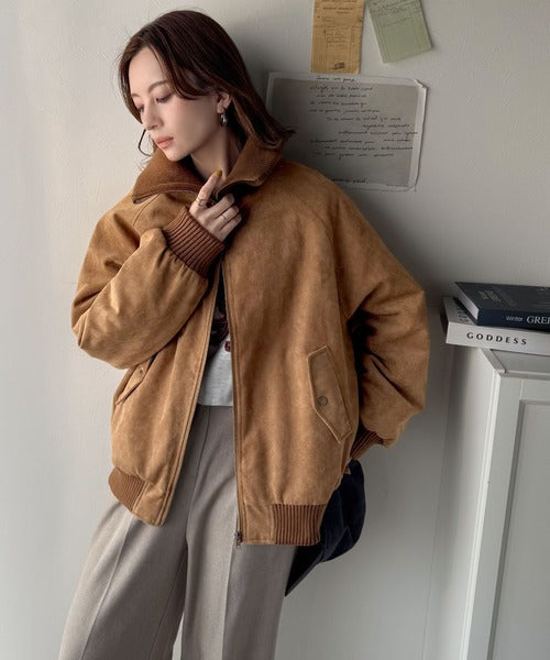 《JaVaジャバコラボ》甘辛バランスで“大人可愛い”を格上げ。リブタートル オーバーサイズスウェードブルゾン jv1240099