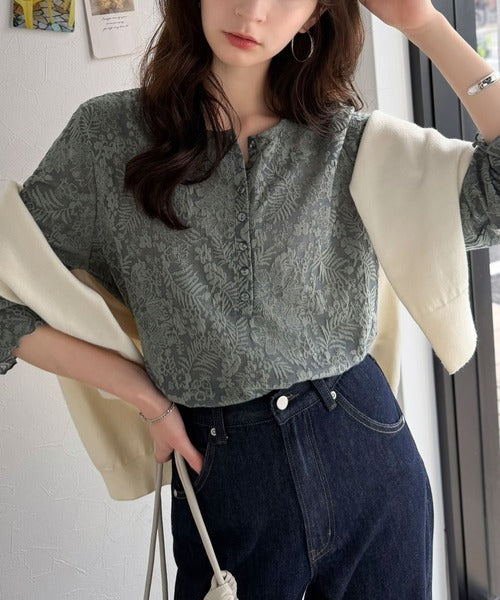 コーデに花を咲かせる♪花柄シアージャガードヘンリーネックフリル使いトップス（長袖） ce1010687
