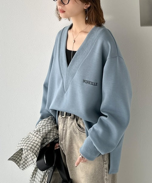 抜け感と上品さを両立。深めのネックで小顔見え♪ 胸刺繍Vネックダンボールニットトップス（長袖） ce1110130