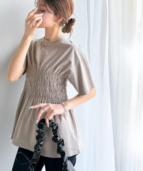 ふわっと広がるAラインで魅せる。シャーリングデザインTシャツ（半袖） ce1050298