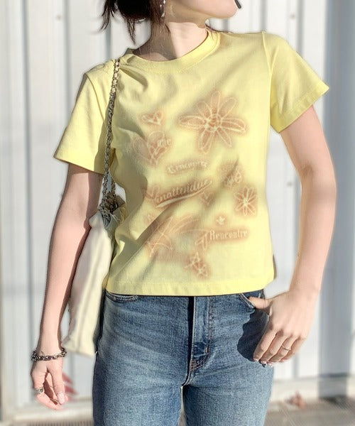 【mily bilet】大人可愛い最旬プリント柄。スプレーライクプリントコンパクトTシャツ（半袖） mi1329024
