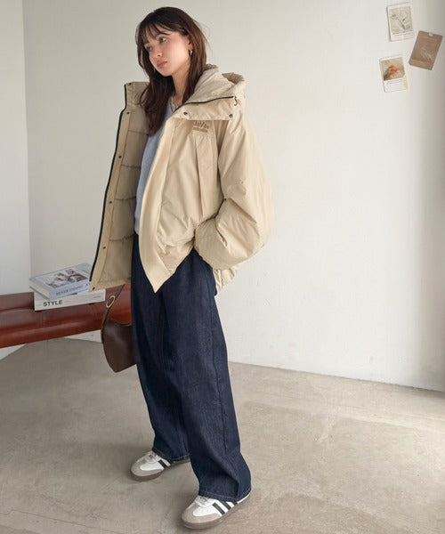 《JaVaジャバコラボ》サマになる、今どきバランス。フェイクダウンフード刺繍ミドル丈オーバーサイズジャケット jv1265119