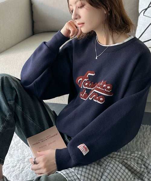 《JaVaジャバコラボ》後ろタックで作る旬シルエット♪サガラ刺繍風ロゴコクーンニット jv1050313