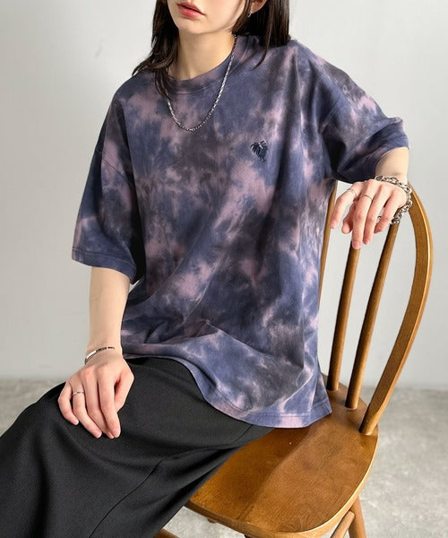 「視線を独り占め。」タイダイ染め刺繍入りオーバーサイズTシャツ／Tie-Dye Embroidered Oversize T-Shirt co1150031